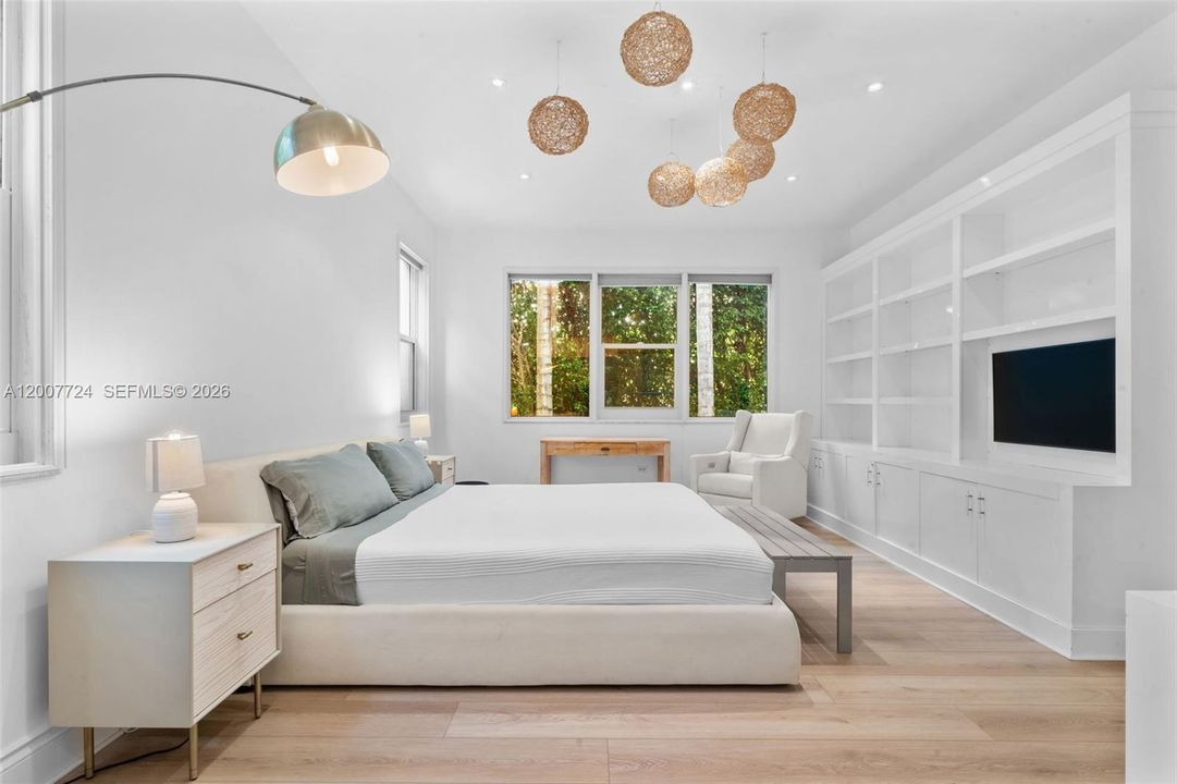 Active With Contract: $2,500,000 (4 beds, 3 baths, 1650 Square Feet)