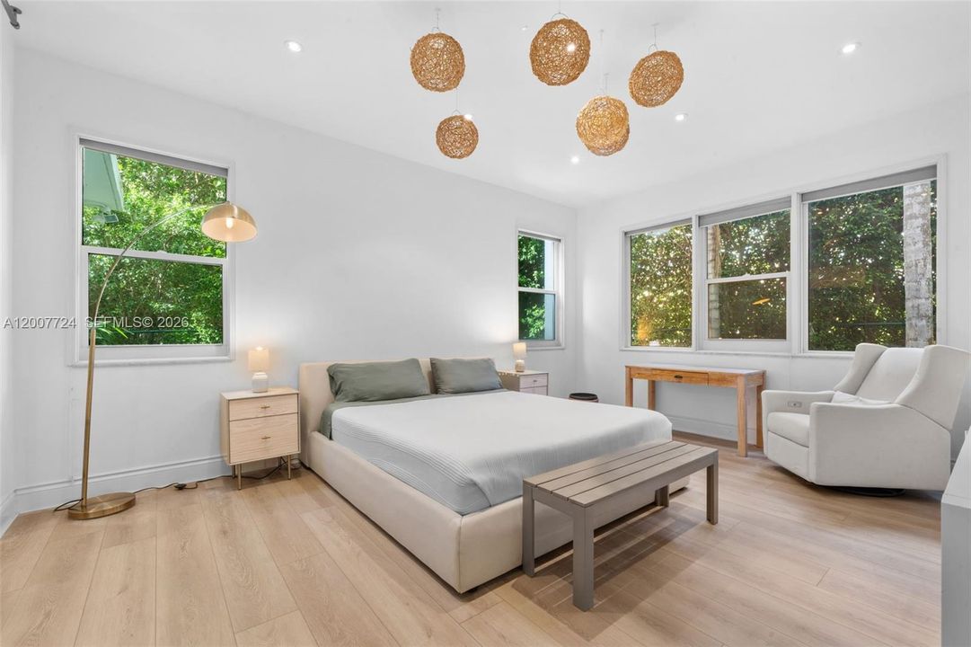 Active With Contract: $2,500,000 (4 beds, 3 baths, 1650 Square Feet)