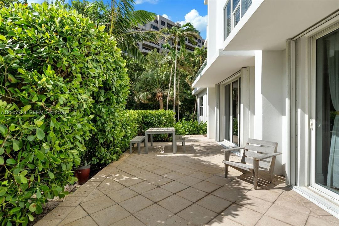 Active With Contract: $2,500,000 (4 beds, 3 baths, 1650 Square Feet)