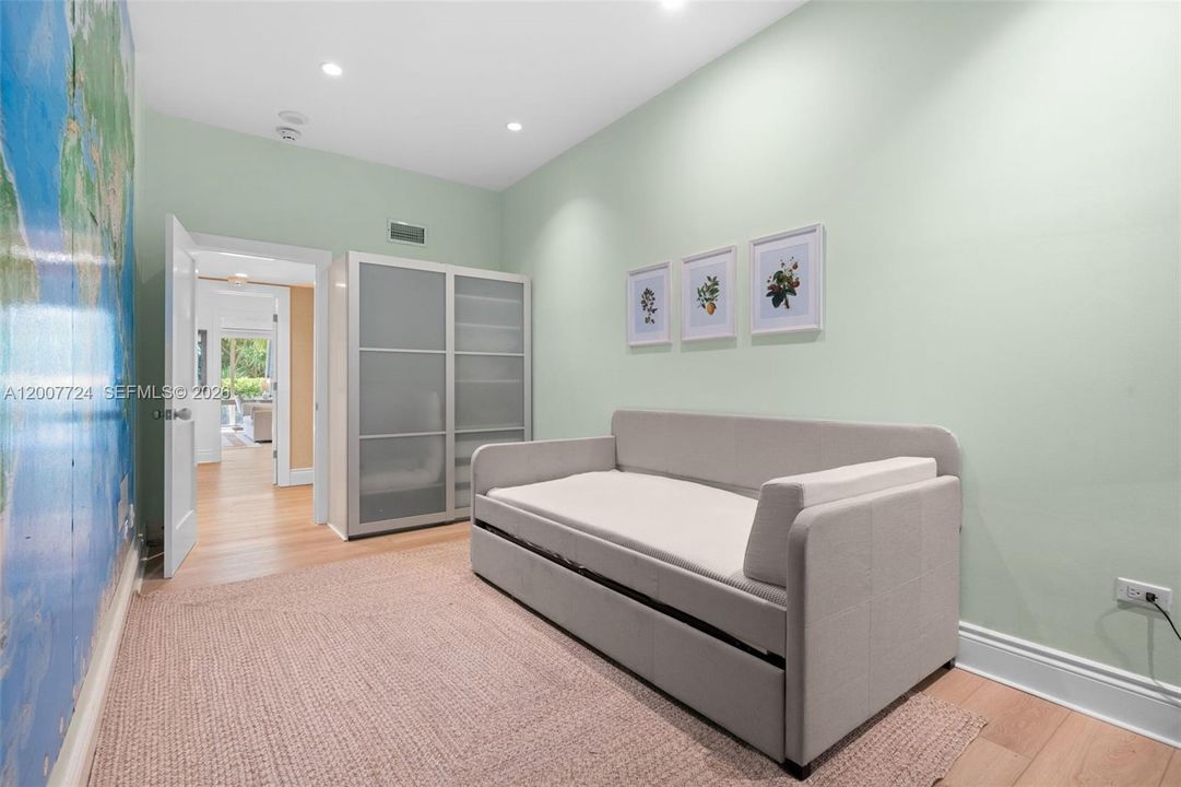 Active With Contract: $2,500,000 (4 beds, 3 baths, 1650 Square Feet)