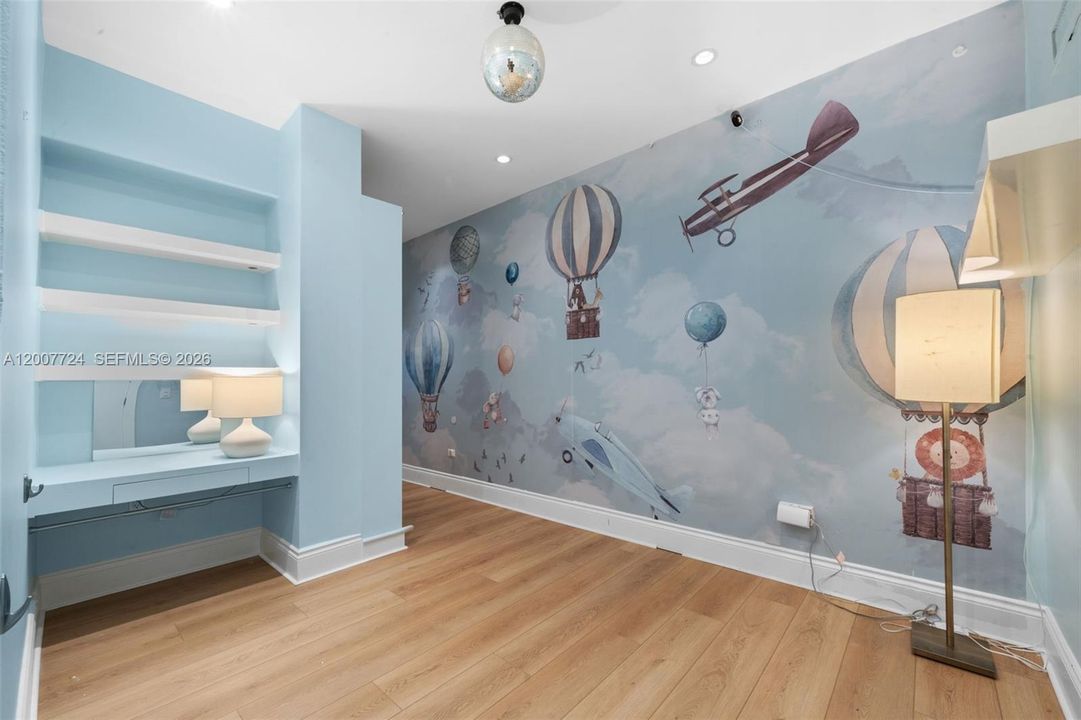Active With Contract: $2,500,000 (4 beds, 3 baths, 1650 Square Feet)