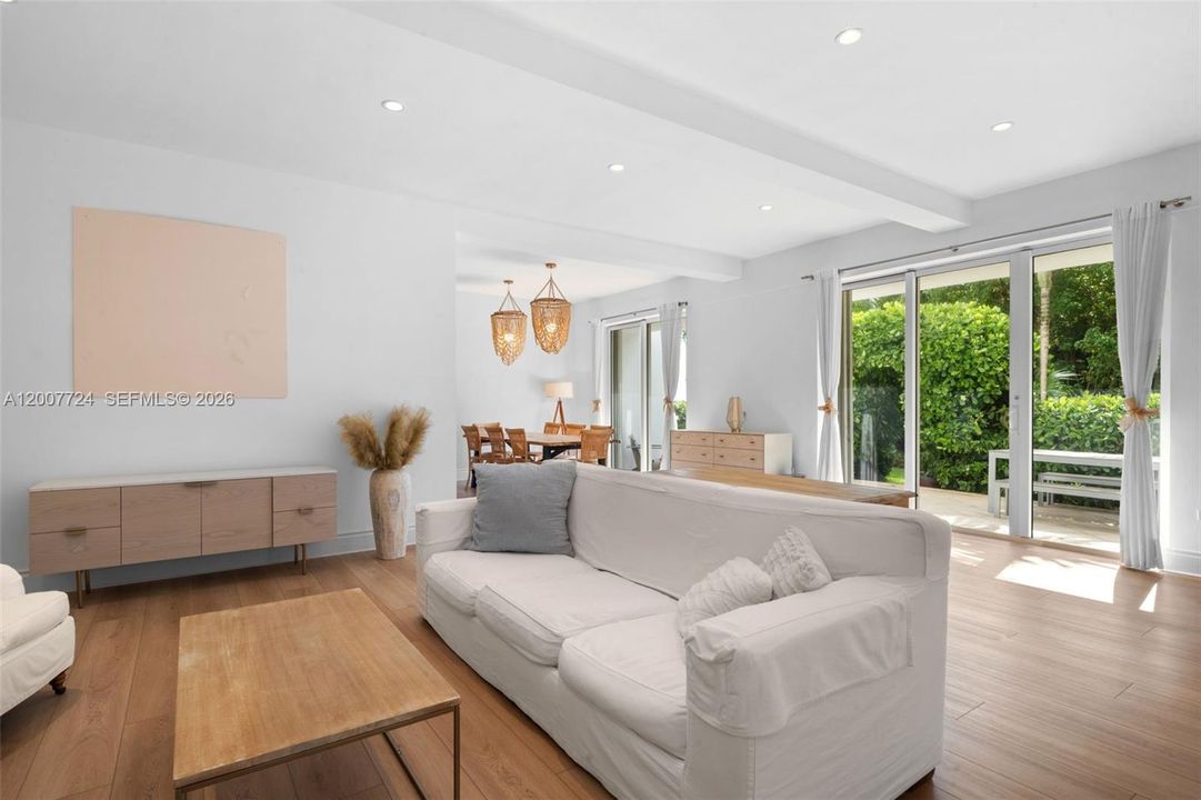 Active With Contract: $2,500,000 (4 beds, 3 baths, 1650 Square Feet)