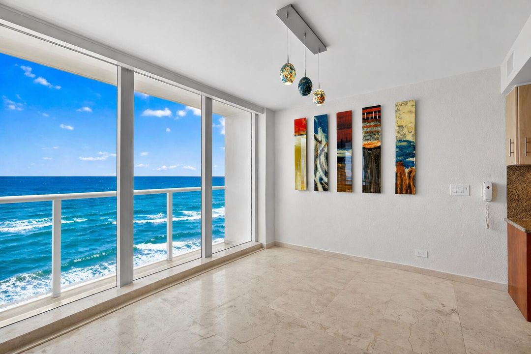 Eat in kitchen with breathtaking ocean