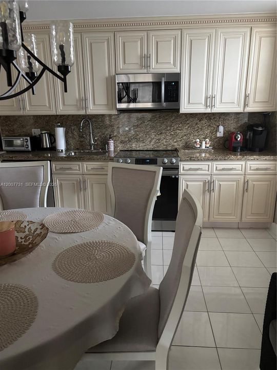 En Venta: $2,200 (1 camas, 2 baños, 1300 Pies cuadrados)