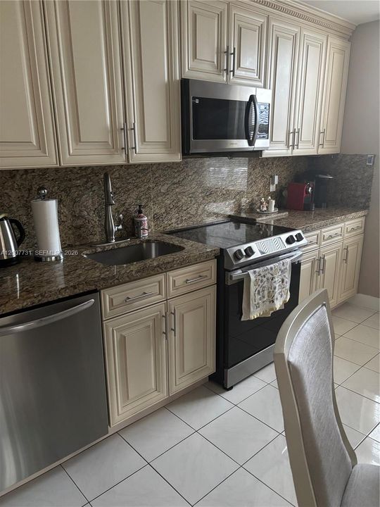 En Venta: $2,200 (1 camas, 2 baños, 1300 Pies cuadrados)
