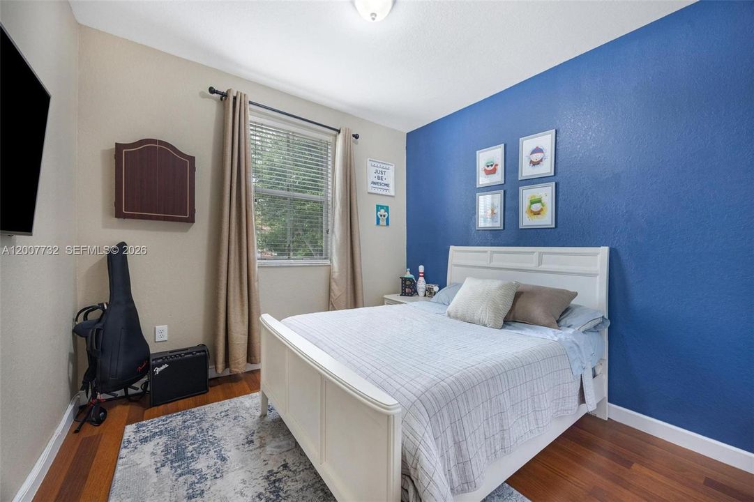 Activo con contrato: $649,900 (4 camas, 2 baños, 1894 Pies cuadrados)