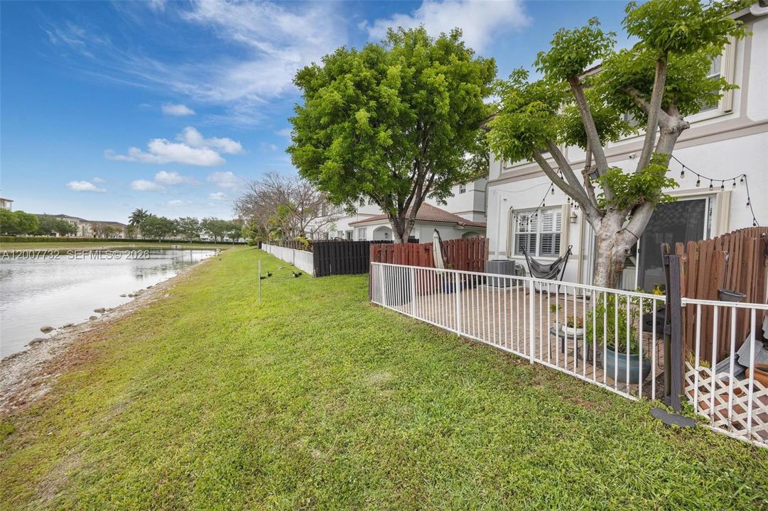 Activo con contrato: $649,900 (4 camas, 2 baños, 1894 Pies cuadrados)