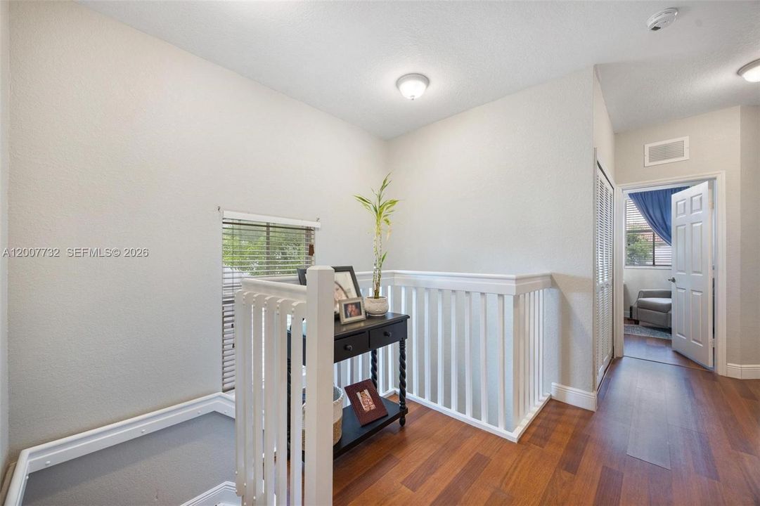 Activo con contrato: $649,900 (4 camas, 2 baños, 1894 Pies cuadrados)