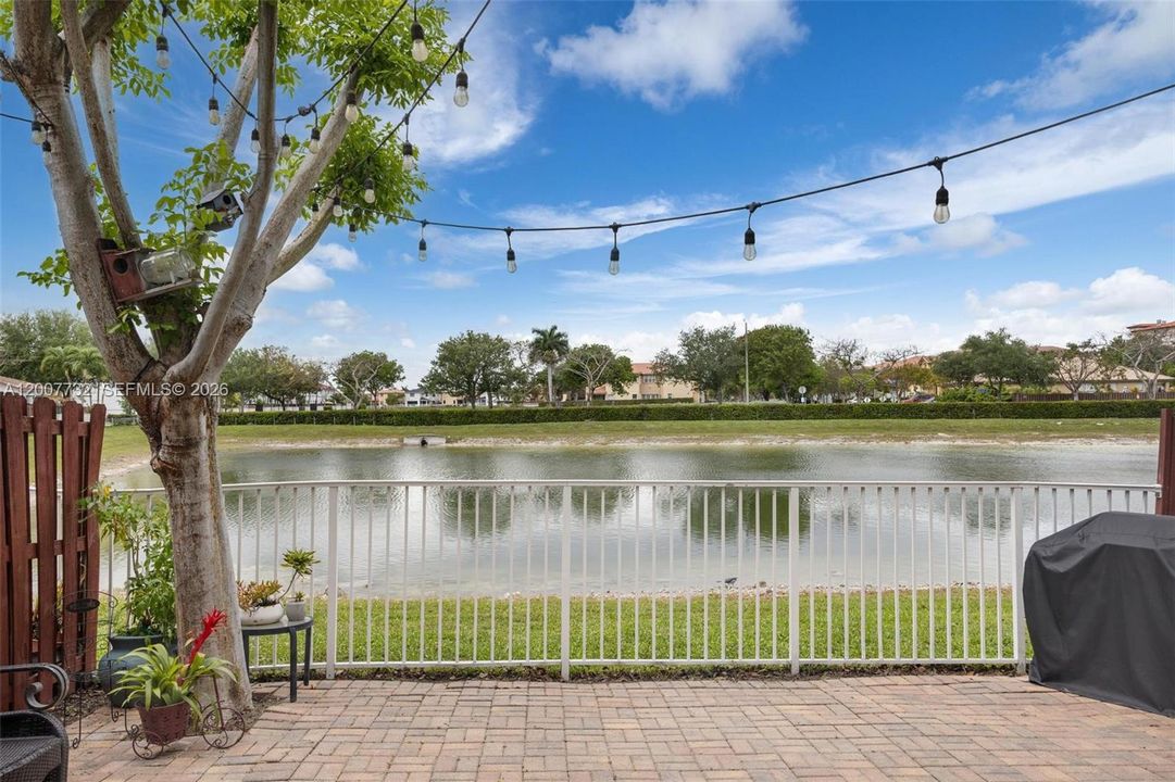 Activo con contrato: $649,900 (4 camas, 2 baños, 1894 Pies cuadrados)