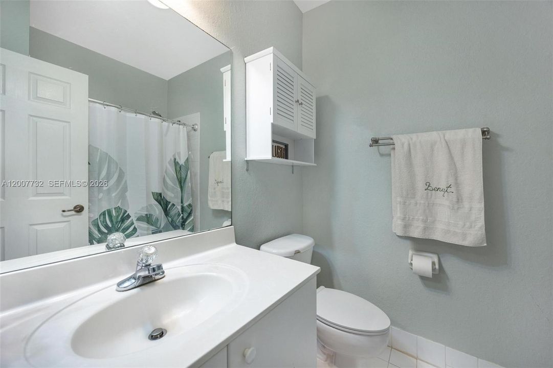 Activo con contrato: $649,900 (4 camas, 2 baños, 1894 Pies cuadrados)