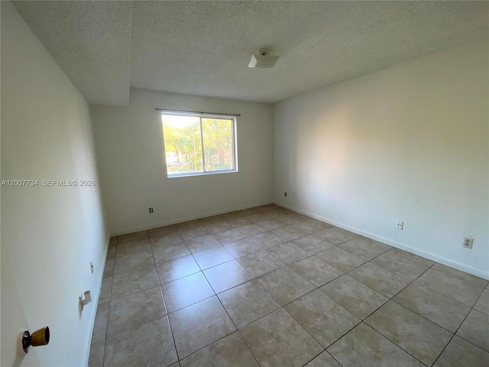 Active With Contract: $299,000 (2 beds, 2 baths, 1075 Square Feet)