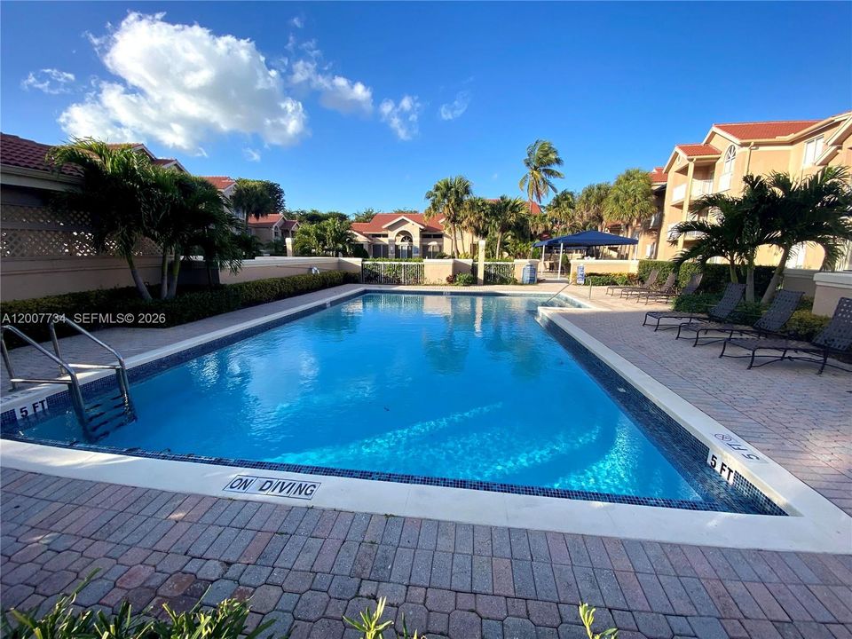 Active With Contract: $299,000 (2 beds, 2 baths, 1075 Square Feet)