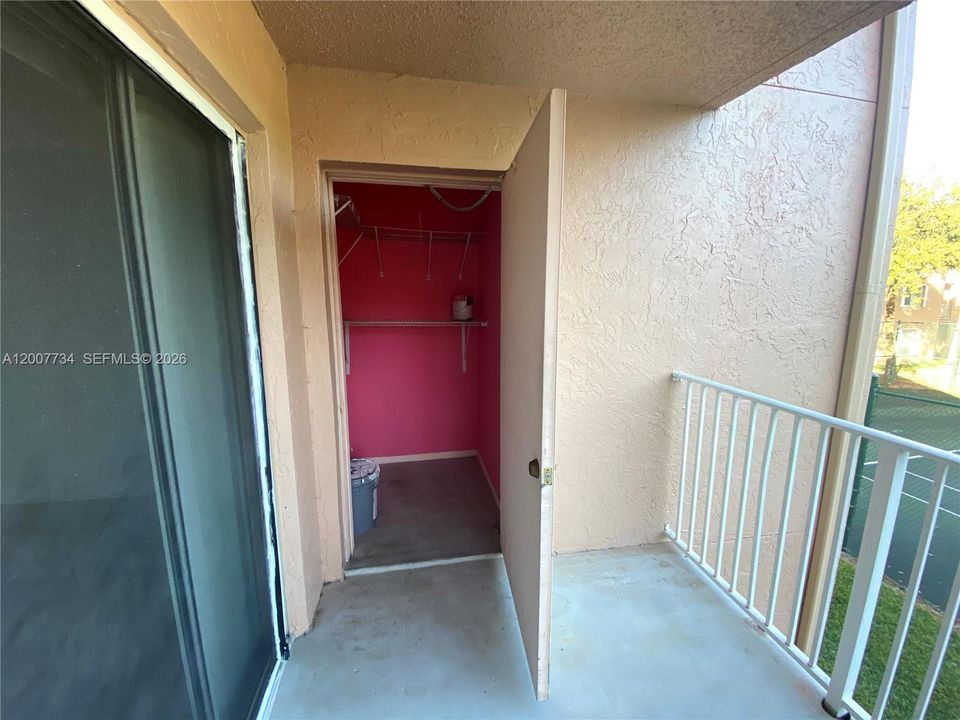 Active With Contract: $299,000 (2 beds, 2 baths, 1075 Square Feet)