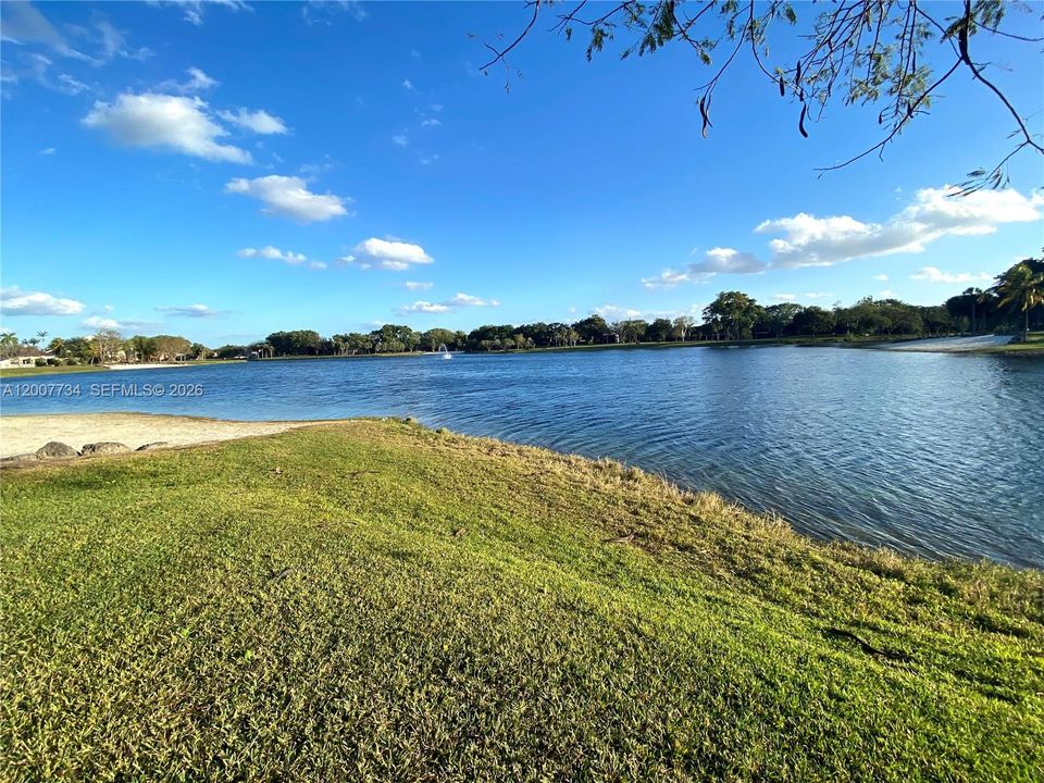 Active With Contract: $299,000 (2 beds, 2 baths, 1075 Square Feet)