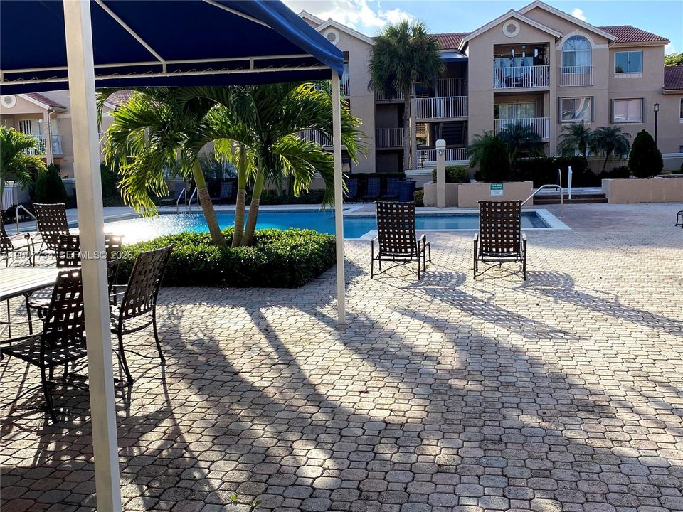 Active With Contract: $299,000 (2 beds, 2 baths, 1075 Square Feet)