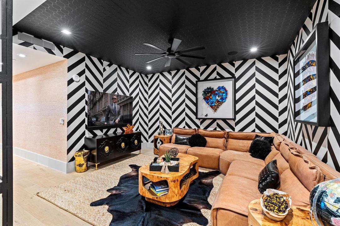 CLUBROOM_ANGLE_DT