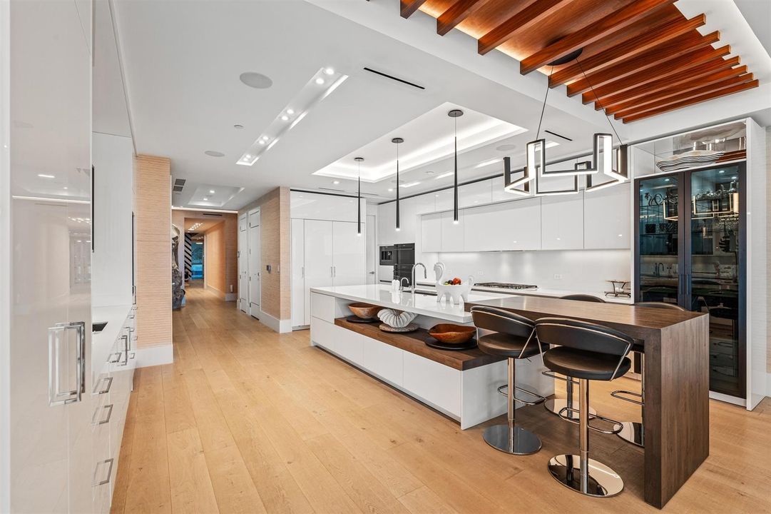 KITCHEN_LOOKING_IN_DT
