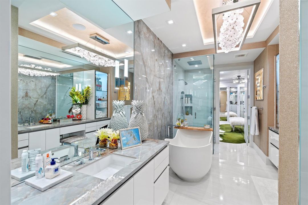 PRIMARY_BATHROOM_DT