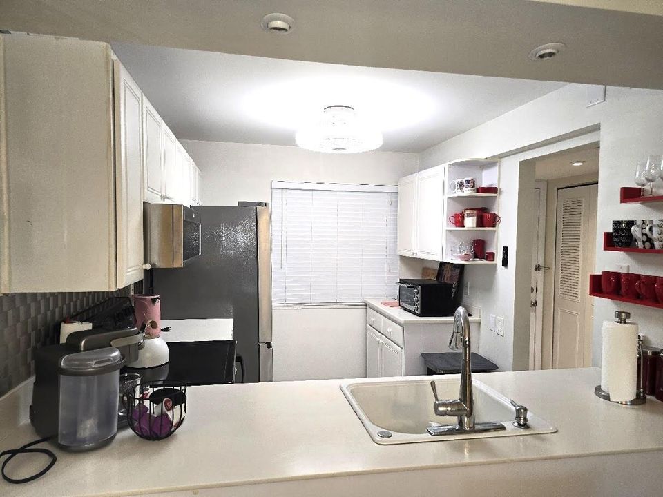 OPEN KITCHEN