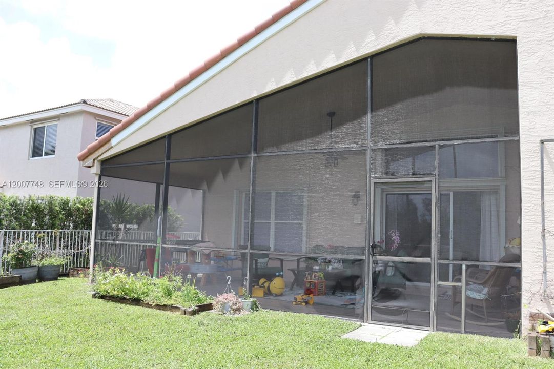 Activo con contrato: $4,100 (3 camas, 2 baños, 2175 Pies cuadrados)