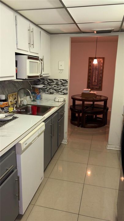 For Sale: $199,500 (2 beds, 2 baths, 1200 Square Feet)