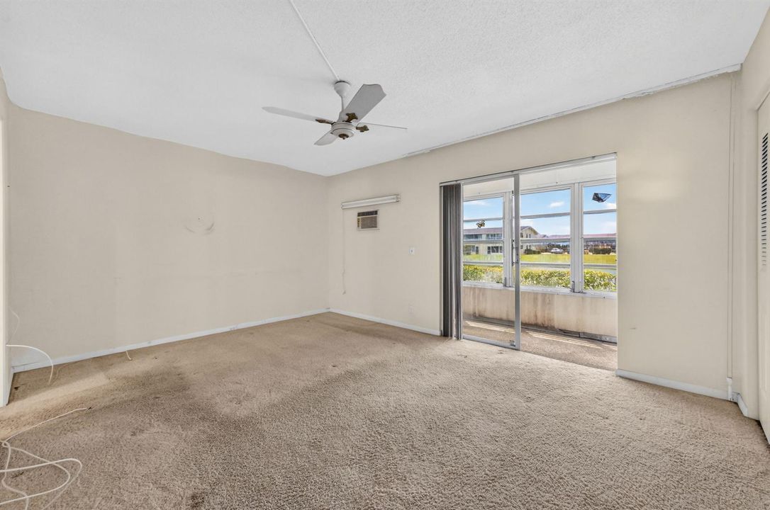11 Bedroom 01