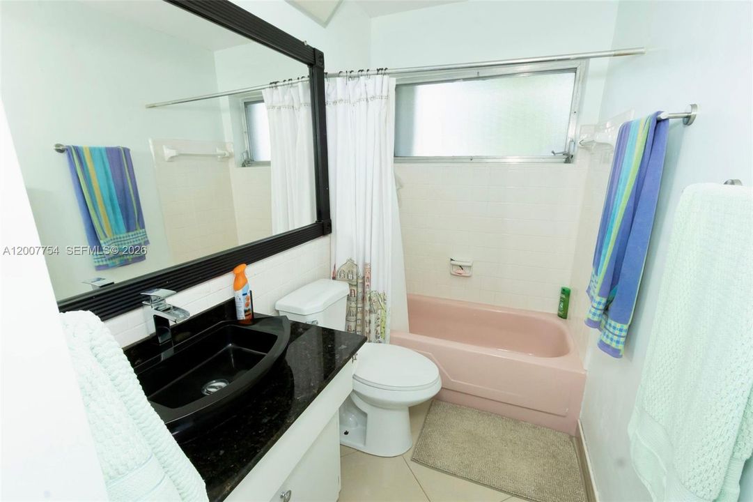 На продажу: $359,900 (2 спален, 2 ванн, 1068 Квадратных фут)
