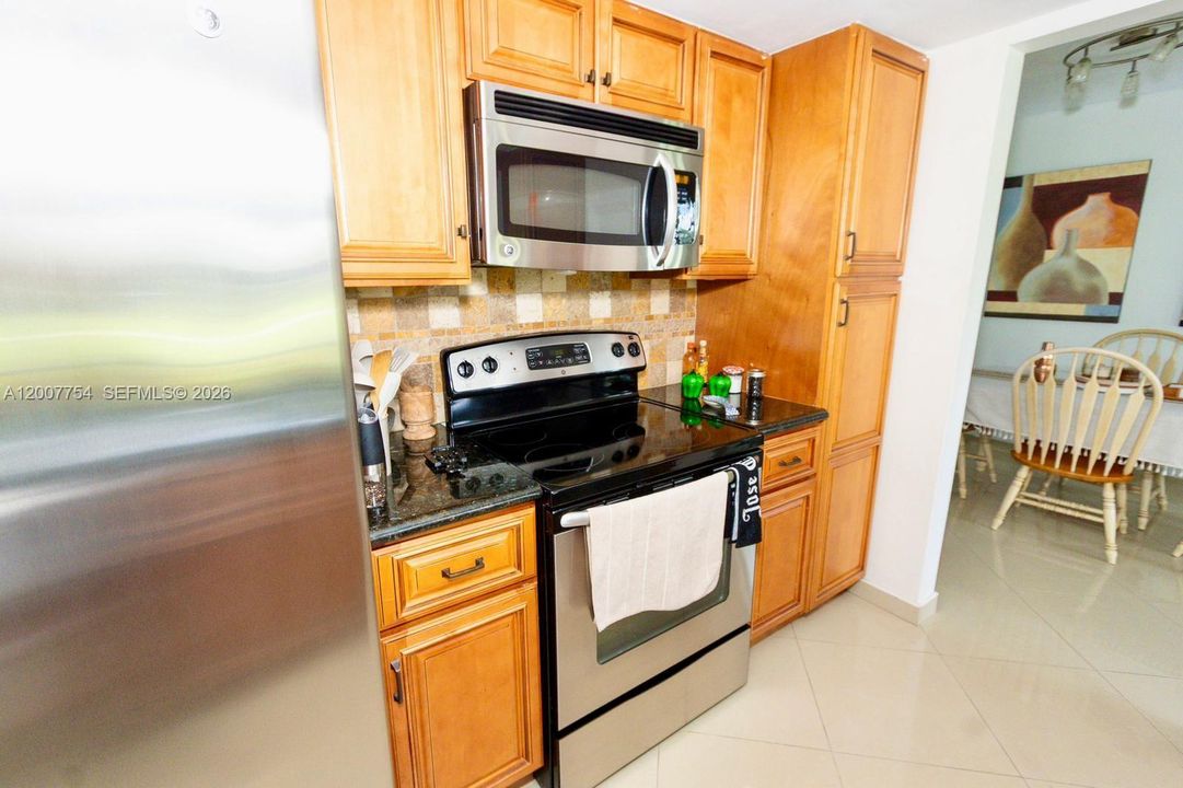 На продажу: $359,900 (2 спален, 2 ванн, 1068 Квадратных фут)