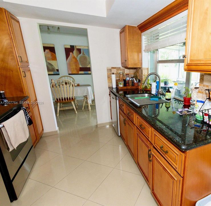 На продажу: $359,900 (2 спален, 2 ванн, 1068 Квадратных фут)