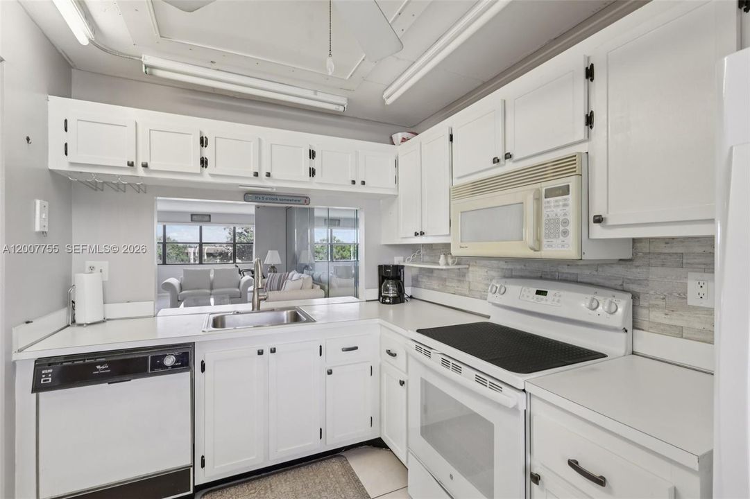 For Sale: $95,000 (2 beds, 2 baths, 960 Square Feet)