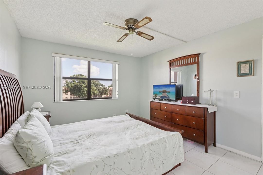 For Sale: $95,000 (2 beds, 2 baths, 960 Square Feet)