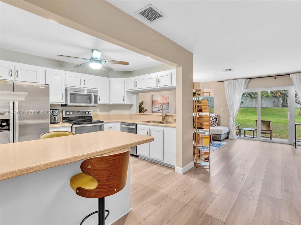 For Sale: $399,000 (2 beds, 2 baths, 1349 Square Feet)