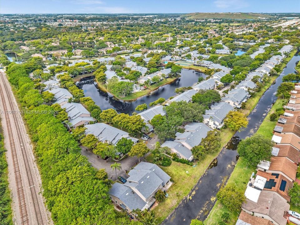 For Sale: $399,000 (2 beds, 2 baths, 1349 Square Feet)