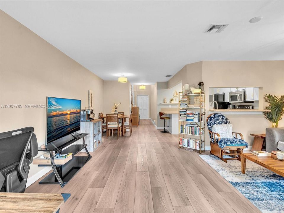 For Sale: $399,000 (2 beds, 2 baths, 1349 Square Feet)