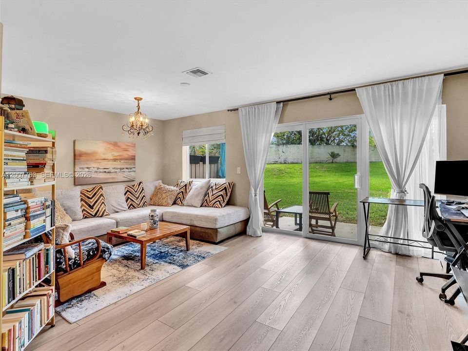 For Sale: $399,000 (2 beds, 2 baths, 1349 Square Feet)