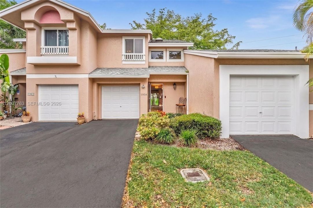 For Sale: $399,000 (2 beds, 2 baths, 1349 Square Feet)