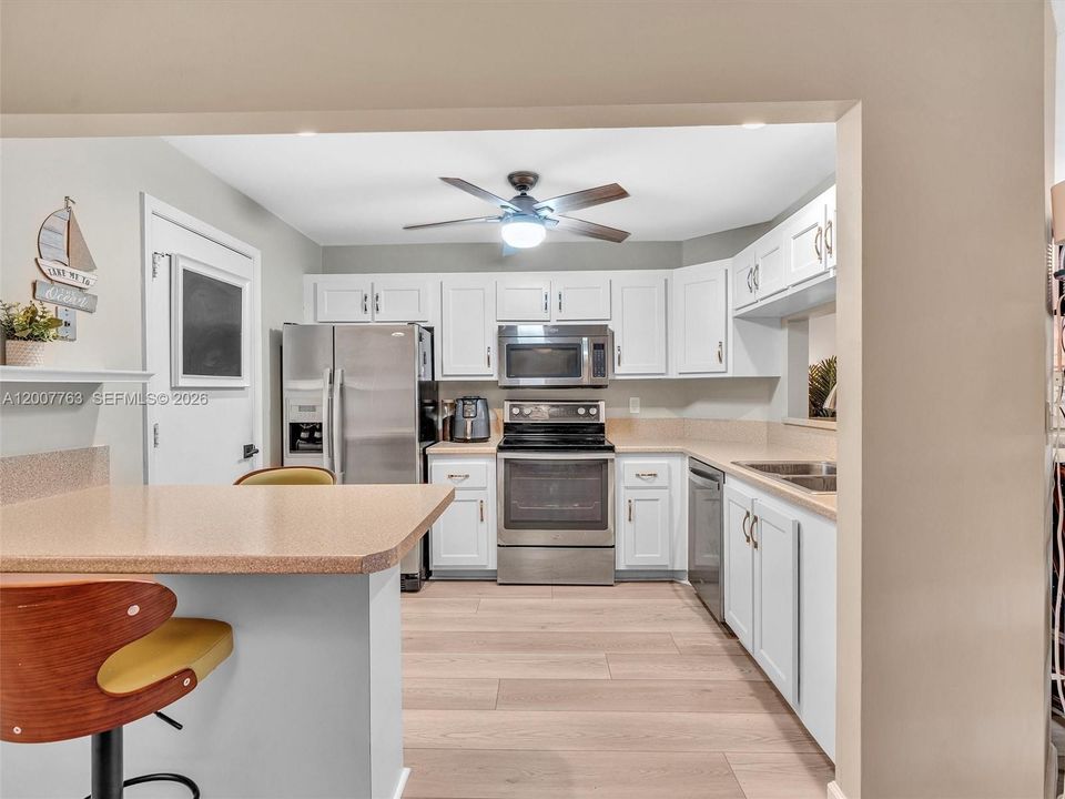 For Sale: $399,000 (2 beds, 2 baths, 1349 Square Feet)