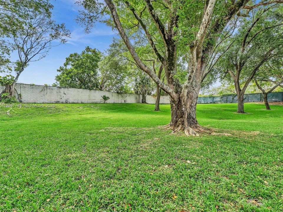 For Sale: $399,000 (2 beds, 2 baths, 1349 Square Feet)