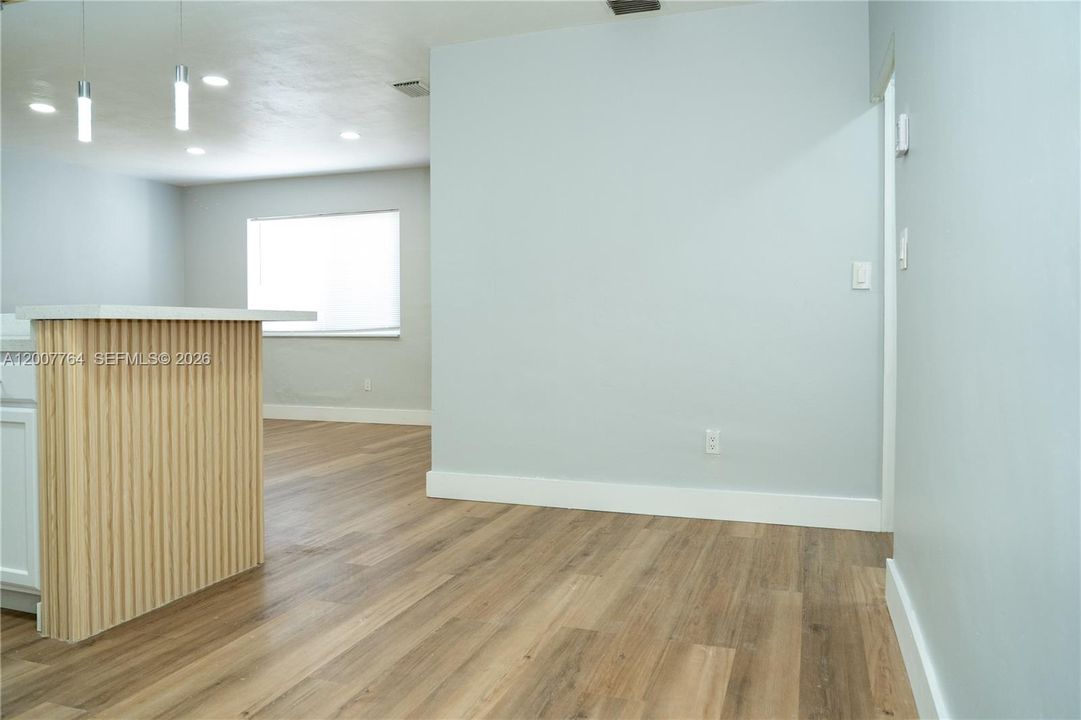 For Rent: $3,500 (3 beds, 1 baths, 1650 Square Feet)
