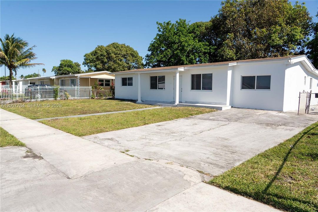 For Rent: $3,500 (3 beds, 1 baths, 1650 Square Feet)