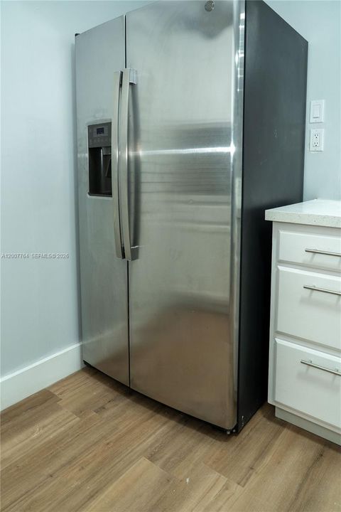 For Rent: $3,500 (3 beds, 1 baths, 1650 Square Feet)