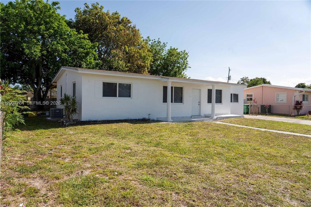 For Rent: $3,500 (3 beds, 1 baths, 1650 Square Feet)