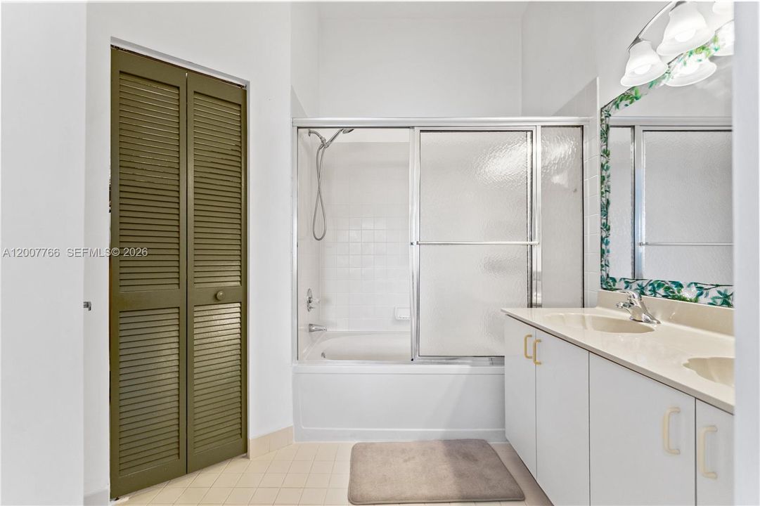 En Venta: $599,000 (3 camas, 2 baños, 1571 Pies cuadrados)