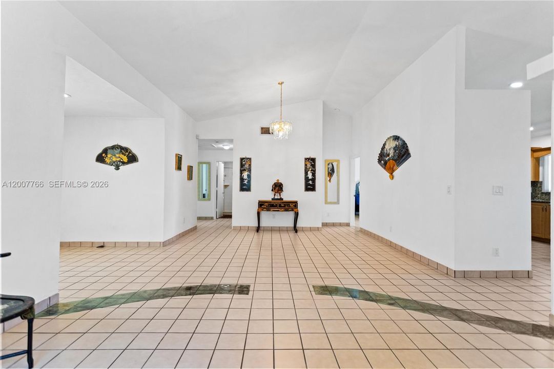 En Venta: $599,000 (3 camas, 2 baños, 1571 Pies cuadrados)