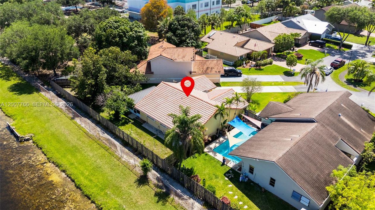 En Venta: $599,000 (3 camas, 2 baños, 1571 Pies cuadrados)