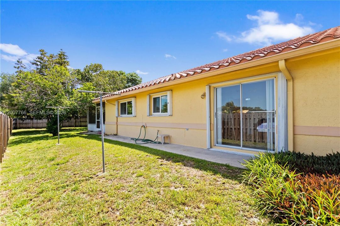 En Venta: $599,000 (3 camas, 2 baños, 1571 Pies cuadrados)