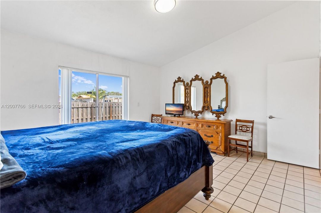 En Venta: $599,000 (3 camas, 2 baños, 1571 Pies cuadrados)