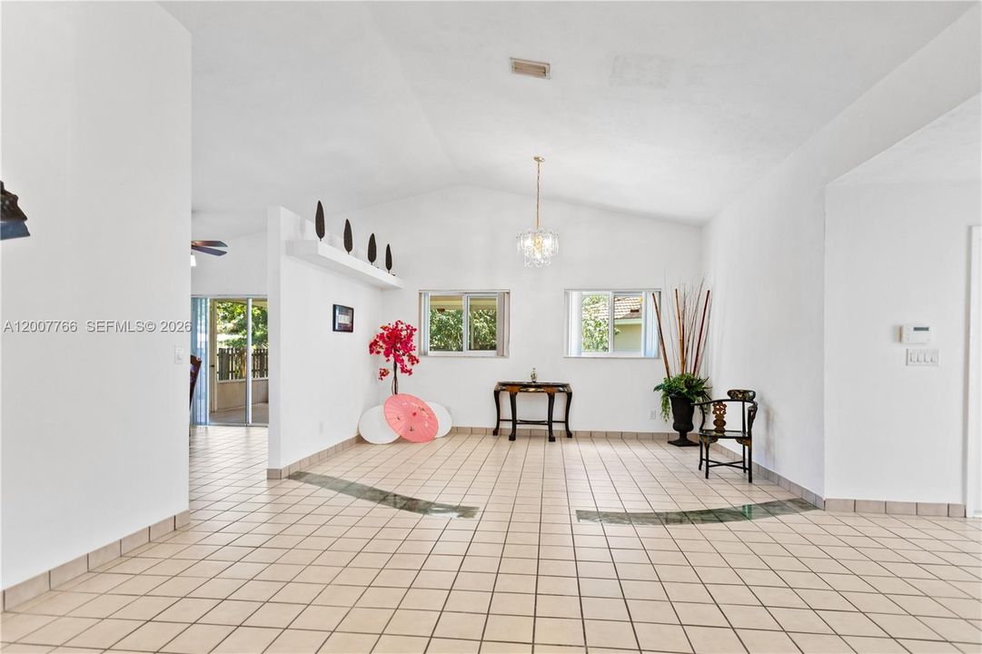 En Venta: $599,000 (3 camas, 2 baños, 1571 Pies cuadrados)