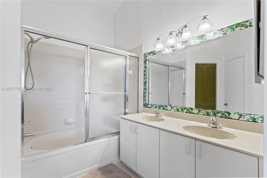 En Venta: $599,000 (3 camas, 2 baños, 1571 Pies cuadrados)