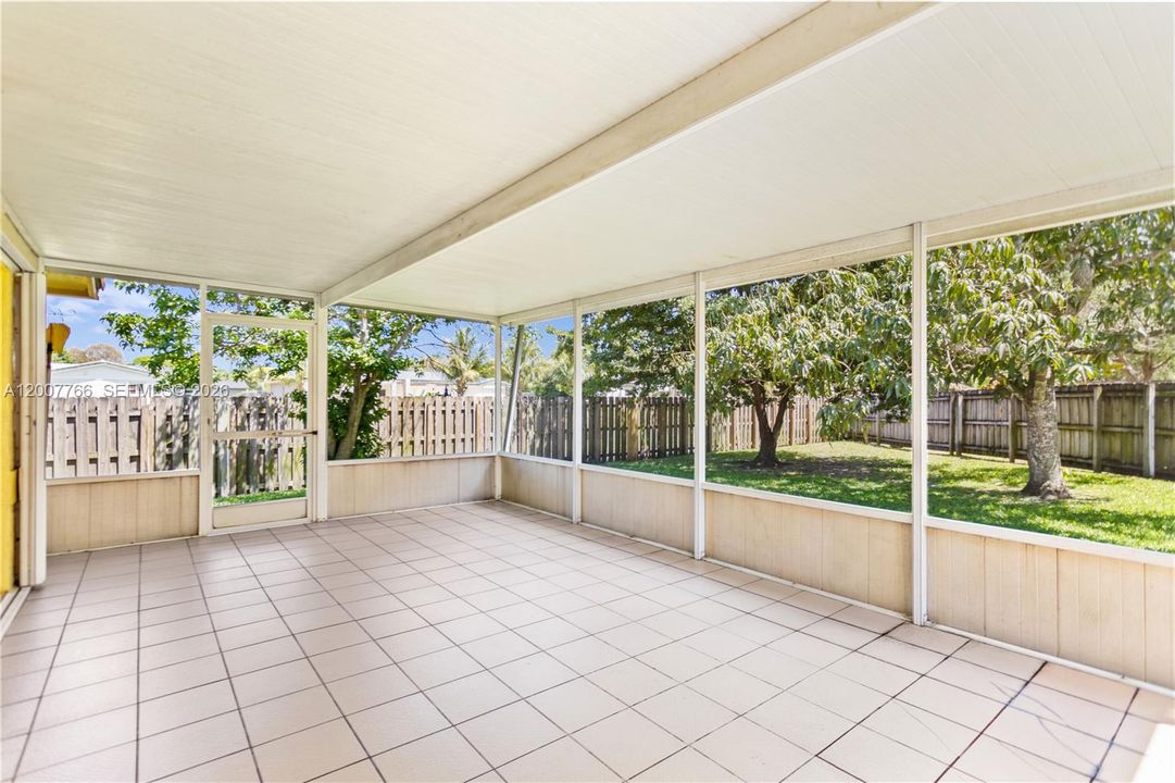 En Venta: $599,000 (3 camas, 2 baños, 1571 Pies cuadrados)